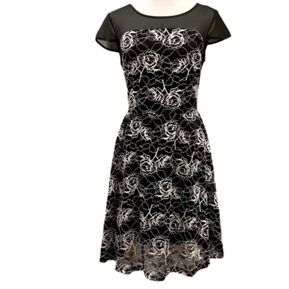 Suzy Shier illusion round neck black & white lace floral detail dress. Size M